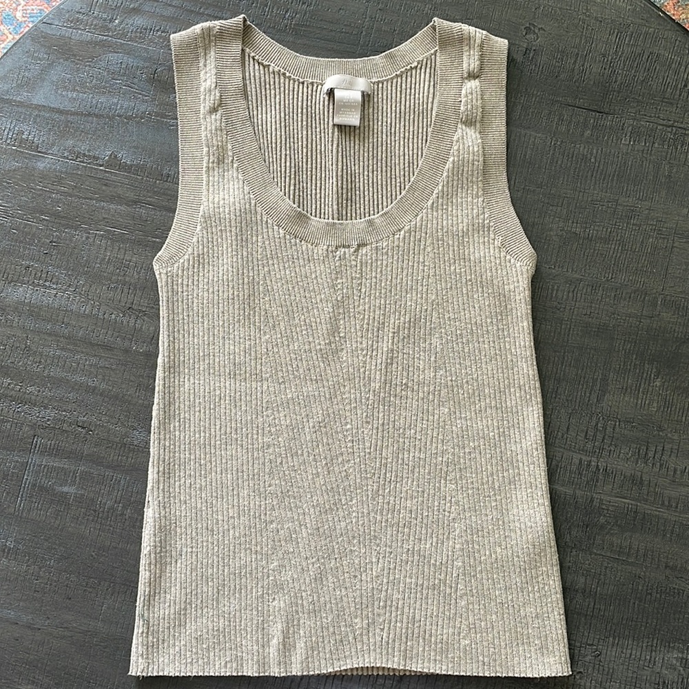 Women's Ribbed Sweater Vest - H&M - Heather Oatmeal Color
Size S.